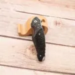 TOSAHWI Handmade Damascus Steel Folding Knife with Textured Purple Ebony Handle - Image 4