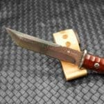 TOSAHWI Handmade Damascus Steel Fixed Blade Knife with Textured Micro-Particle Dalbergia Handle - Image 9